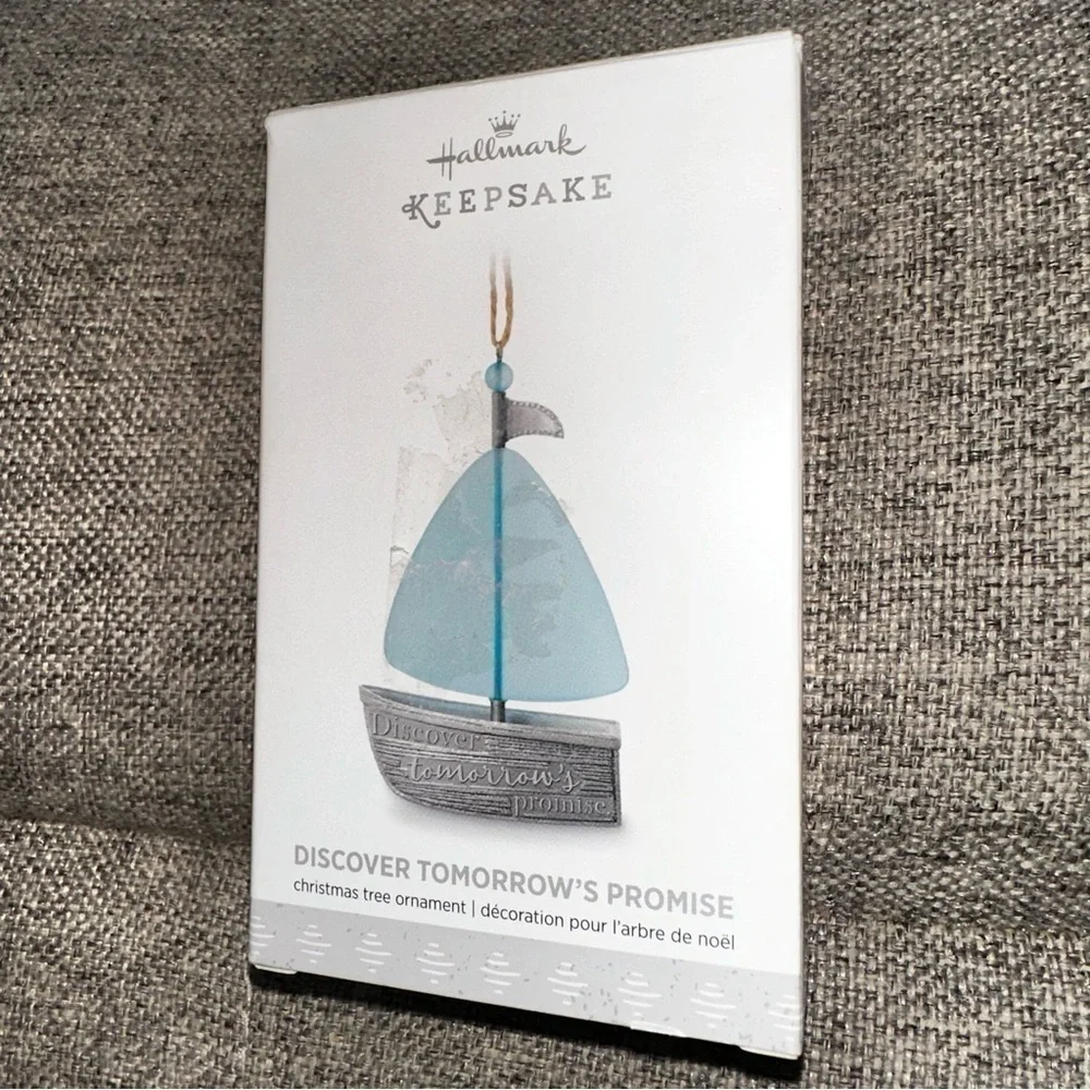 HALLMARK KEEPSAKE Discover Tomorrow's Promise Ornament